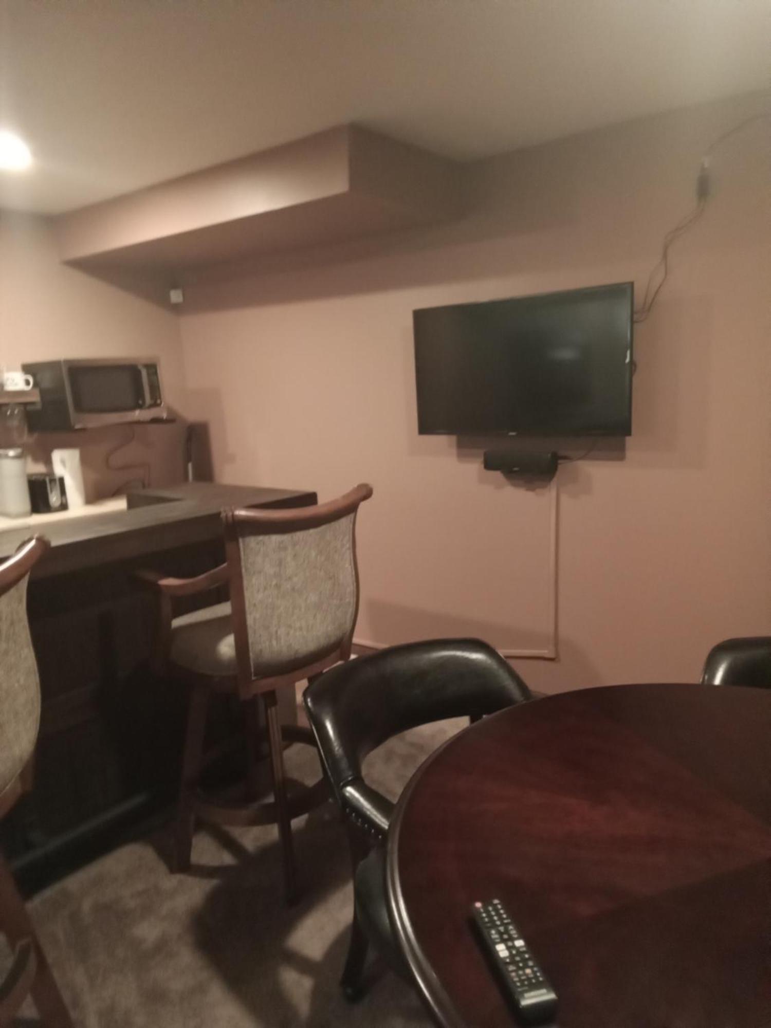 Super Suite With Sauna, Pool Table And Arcade Game Lansing Esterno foto